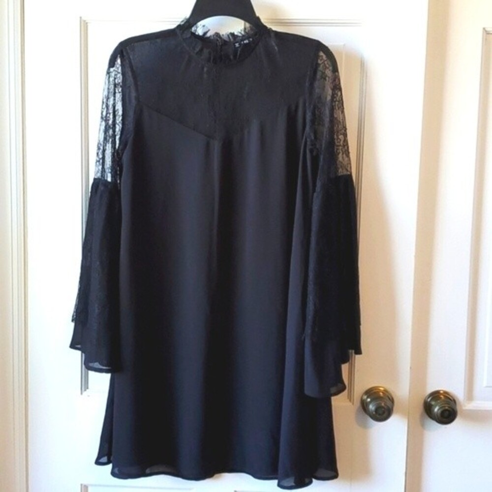 BLACK LACE BELL SLEEVE SHIFT DRESS SIZE SMALL WITCHY WHIMSIGOTH GOTH FLOWY